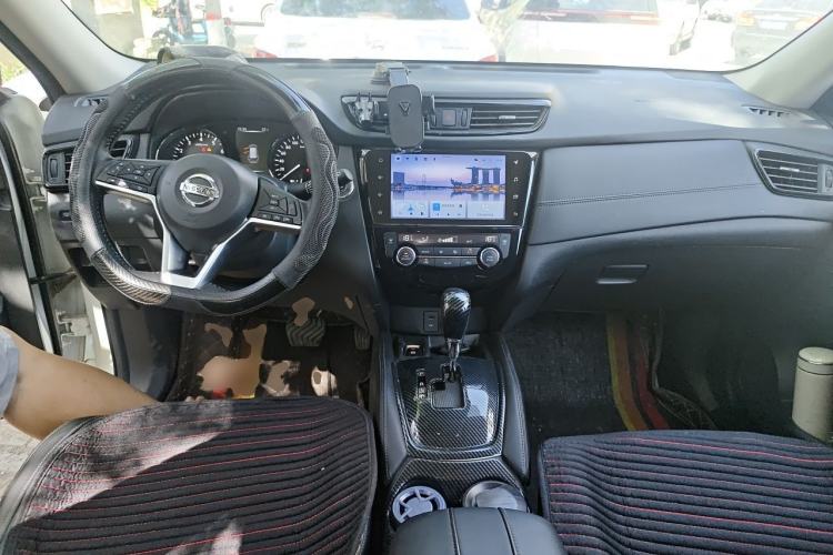 Used Nissan X-Trail 2023 Classic 2.0L Two-Wheel Drive Smart Connect Premium Edition Center Console