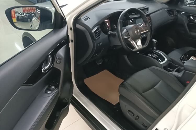 Used Nissan X-Trail 2023 Classic 2.0L Two-Wheel Drive Smart Connect Premium Edition Driver Seat