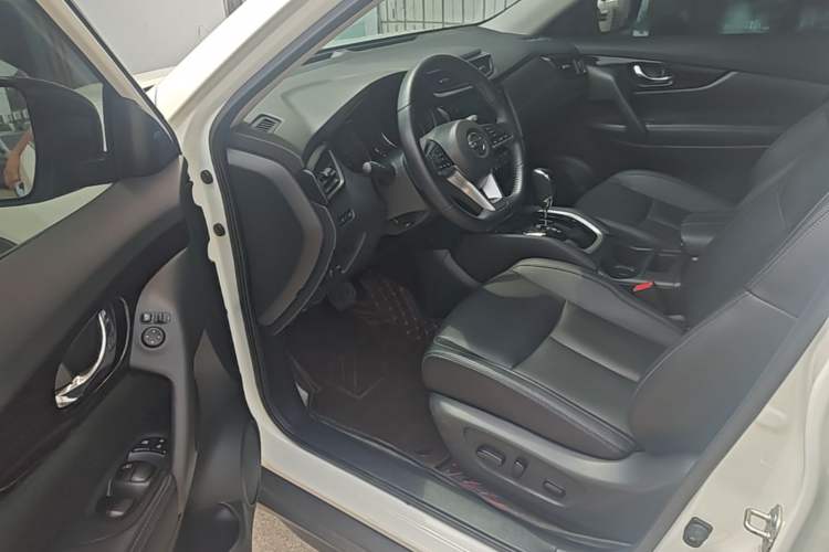 Used Nissan X-Trail 2023 Classic 2.0L Two-Wheel Drive Smart Connect Premium Edition Driver Seat