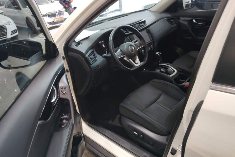 Used Nissan X-Trail 2023 Classic 2.0L Two-Wheel Drive Smart Connect Premium Edition Driver Seat