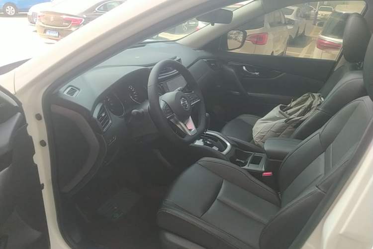 Used Nissan X-Trail 2023 Classic 2.0L Two-Wheel Drive Smart Connect Premium Edition Driver Seat
