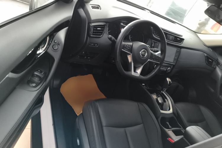 Used Nissan X-Trail 2023 Classic 2.0L Two-Wheel Drive Smart Connect Premium Edition Driver Seat