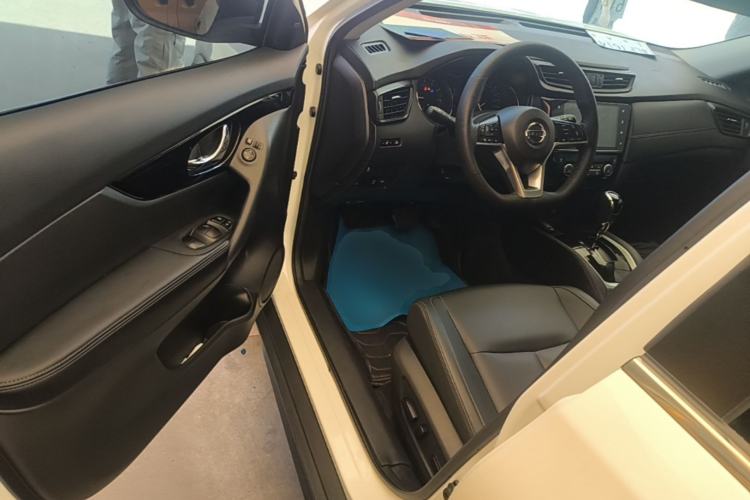 Used Nissan X-Trail 2023 Classic 2.0L Two-Wheel Drive Smart Connect Premium Edition Driver Seat
