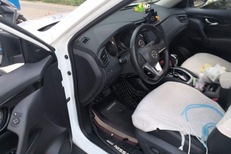 Used Nissan X-Trail 2023 Classic 2.0L Two-Wheel Drive Smart Connect Premium Edition Driver Seat