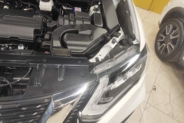 Used Nissan X-Trail 2023 Classic 2.0L Two-Wheel Drive Smart Connect Premium Edition Engine Bay Left