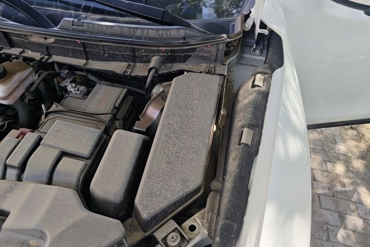 Used Nissan X-Trail 2023 Classic 2.0L Two-Wheel Drive Smart Connect Premium Edition Engine Bay Left