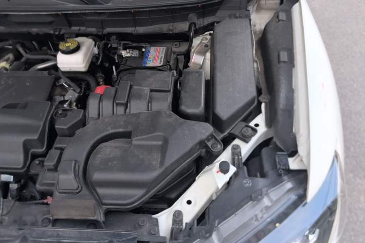 Used Nissan X-Trail 2023 Classic 2.0L Two-Wheel Drive Smart Connect Premium Edition Engine Bay Left