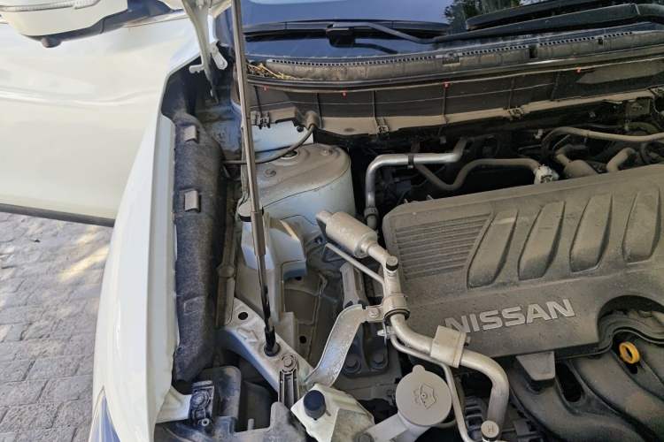 Used Nissan X-Trail 2023 Classic 2.0L Two-Wheel Drive Smart Connect Premium Edition Engine Bay Right