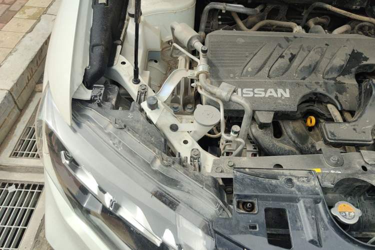 Used Nissan X-Trail 2023 Classic 2.0L Two-Wheel Drive Smart Connect Premium Edition Engine Bay Right