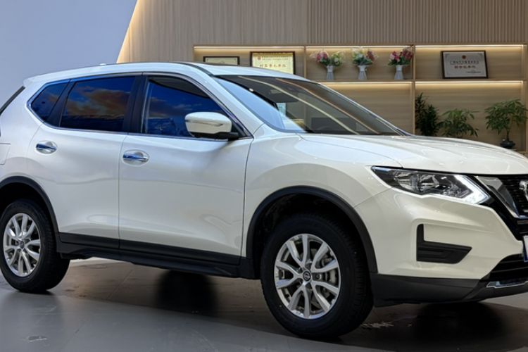Used Nissan X-Trail 2023 Classic 2.0L Two-Wheel Drive Smart Connect & Comfort Edition Exterior 2