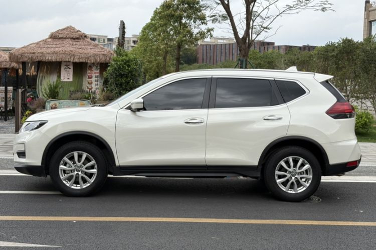 Used Nissan X-Trail 2023 Classic 2.0L Two-Wheel Drive Smart Connect & Comfort Edition Exterior 2