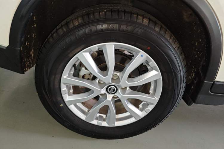 Used Nissan X-Trail 2023 Classic 2.0L Two-Wheel Drive Smart Connect & Comfort Edition Exterior 2