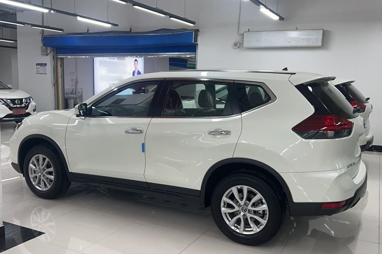 Used Nissan X-Trail 2023 Classic 2.0L Two-Wheel Drive Smart Connect Premium Edition Exterior 2