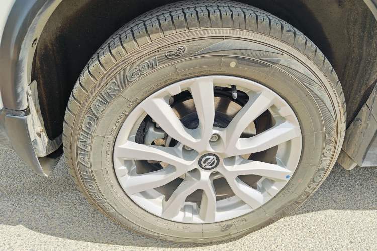 Used Nissan X-Trail 2023 Classic 2.0L Two-Wheel Drive Smart Connect & Comfort Edition Exterior 2