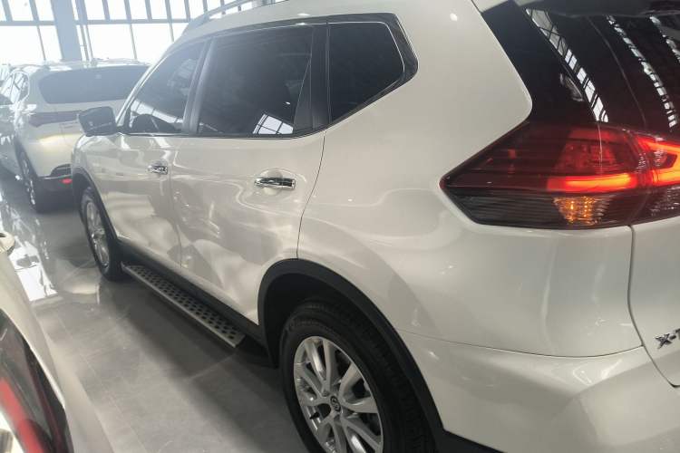 Used Nissan X-Trail 2023 Classic 2.0L Two-Wheel Drive Smart Connect Premium Edition Exterior 3