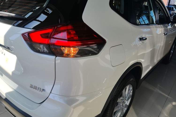 Used Nissan X-Trail 2023 Classic 2.0L Two-Wheel Drive Smart Connect Premium Edition Exterior 3