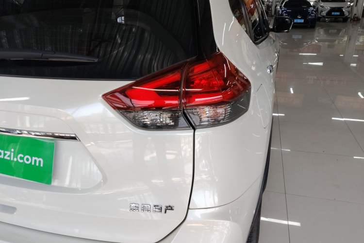 Used Nissan X-Trail 2023 Classic 2.0L Two-Wheel Drive Smart Connect & Comfort Edition Exterior 3
