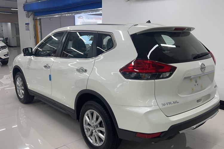 Used Nissan X-Trail 2023 Classic 2.0L Two-Wheel Drive Smart Connect Premium Edition Exterior 3