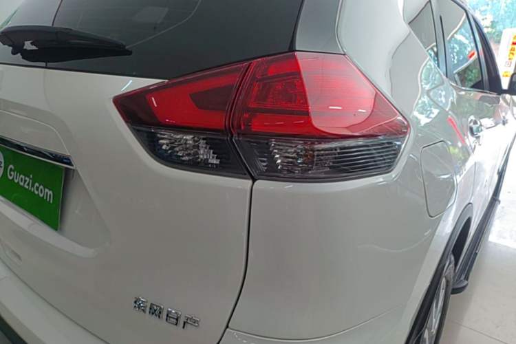 Used Nissan X-Trail 2023 Classic 2.0L Two-Wheel Drive Smart Connect Premium Edition Exterior 3