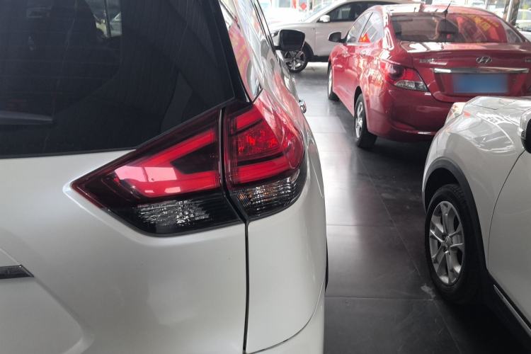 Used Nissan X-Trail 2023 Classic 2.0L Two-Wheel Drive Smart Connect & Comfort Edition Exterior 3