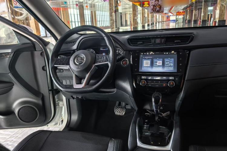 Used Nissan X-Trail 2023 Classic 2.0L Two-Wheel Drive Smart Connect Premium Edition Exterior 3
