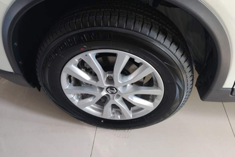 Used Nissan X-Trail 2023 Classic 2.0L Two-Wheel Drive Smart Connect Premium Edition Exterior 4