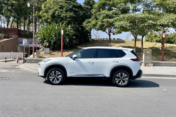 Used Nissan X-Trail 2023 e-POWER Ultra-Hybrid Dual-Motor All-Wheel-Drive Luxury Edition Exterior 4