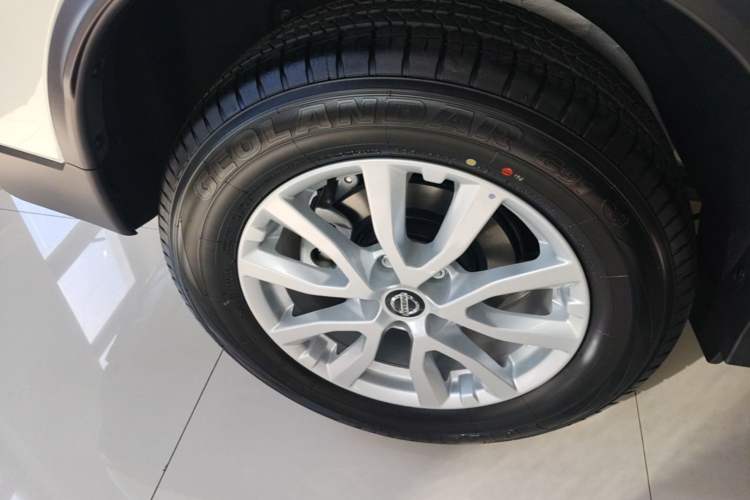 Used Nissan X-Trail 2023 Classic 2.0L Two-Wheel Drive Smart Connect Premium Edition Exterior 5