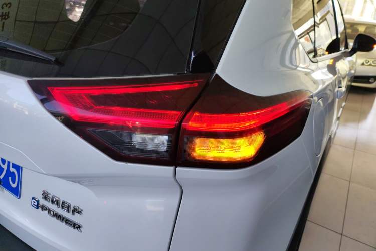 Used Nissan X-Trail 2023 e-POWER Ultra-Hybrid Dual-Motor All-Wheel-Drive Luxury Edition Exterior 6