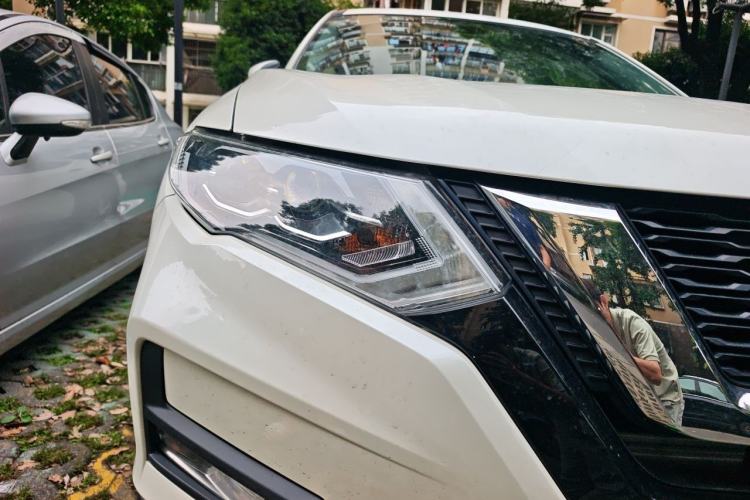 Used Nissan X-Trail 2023 Classic 2.0L Two-Wheel Drive Smart Connect Premium Edition Exterior 6