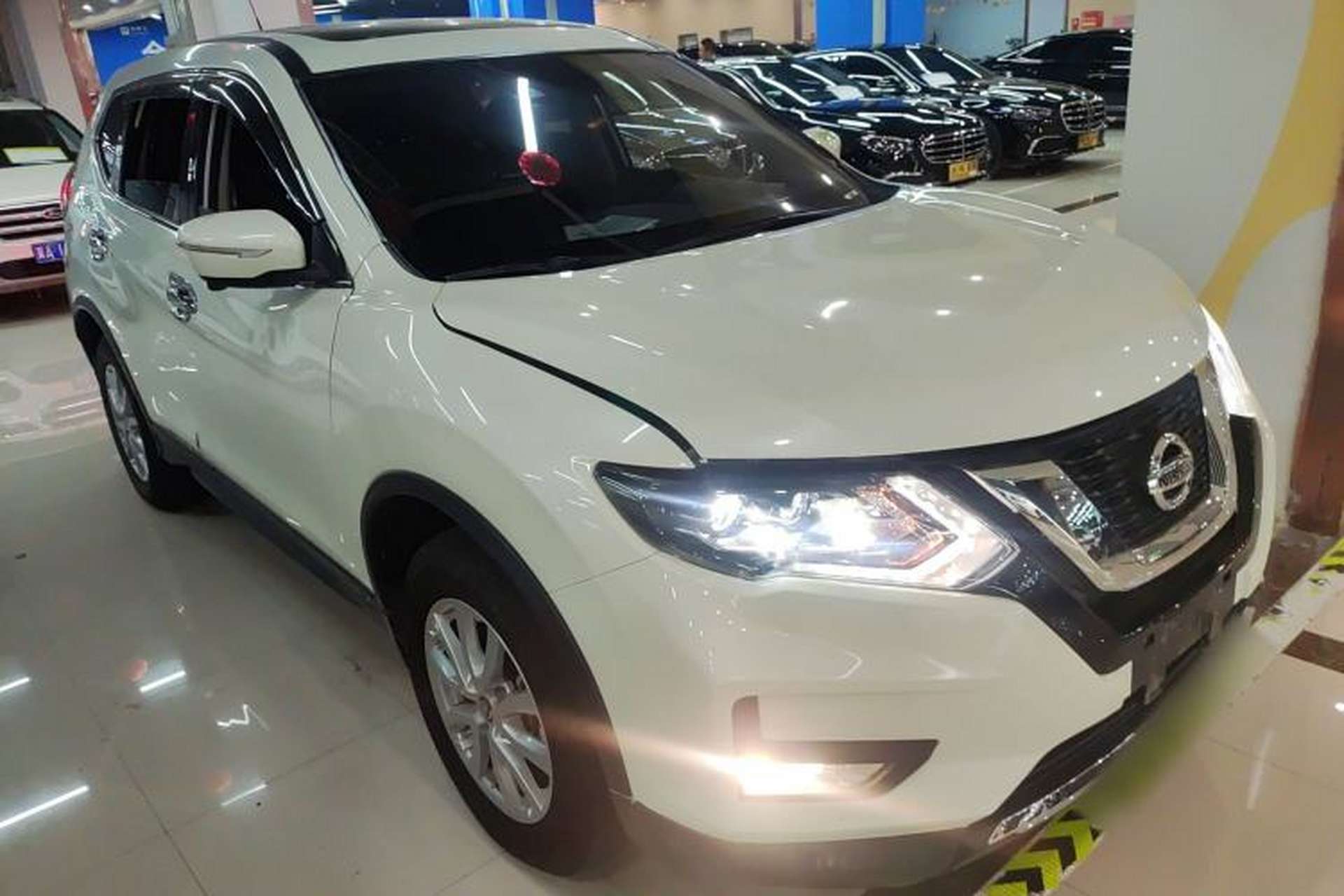 Used Nissan X-Trail 2023 Classic 2.0L Two-Wheel Drive Smart Connect Premium Edition Front Right 45 Deg