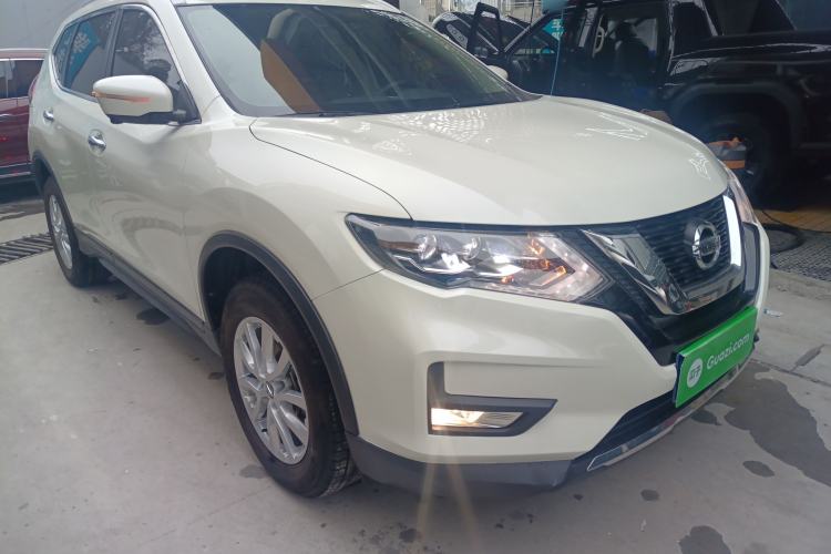 Used Nissan X-Trail 2023 Classic 2.0L Two-Wheel Drive Smart Connect Premium Edition Front Right 45 Deg