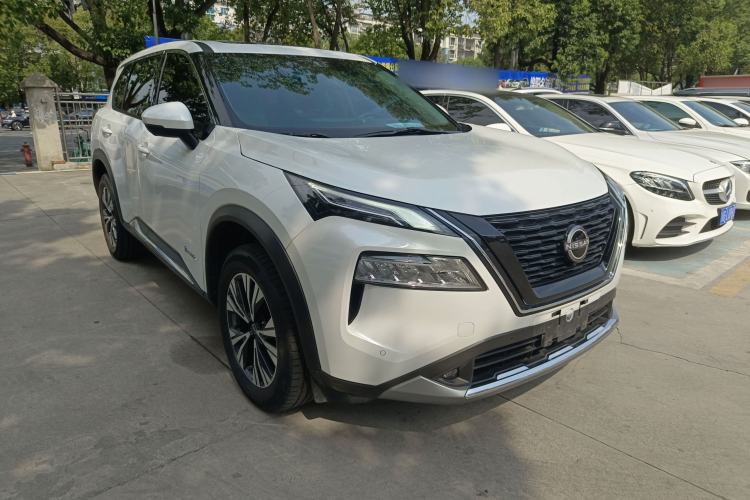 Used Nissan X-Trail 2023 e-POWER Ultra-Hybrid Dual-Motor All-Wheel-Drive Luxury Edition Front Right 45 Deg