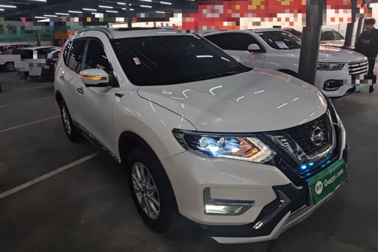 Used Nissan X-Trail 2023 Classic 2.0L Two-Wheel Drive Smart Connect Premium Edition Front Right 45 Deg