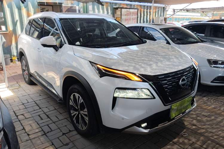 Used Nissan X-Trail 2023 e-POWER Ultra-Hybrid Dual-Motor All-Wheel-Drive Luxury Edition Front Right 45 Deg