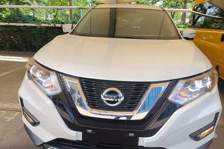 Used Nissan X-Trail 2023 Classic 2.0L Two-Wheel Drive Smart Connect Premium Edition Front