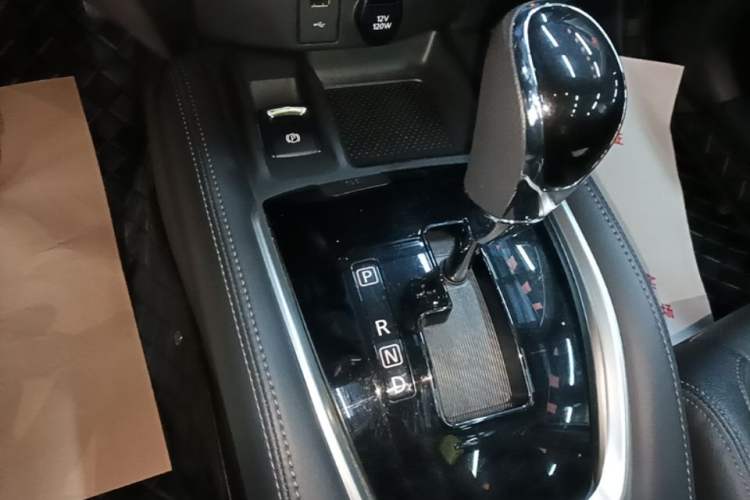 Used Nissan X-Trail 2023 Classic 2.0L Two-Wheel Drive Smart Connect Premium Edition Gear Lever