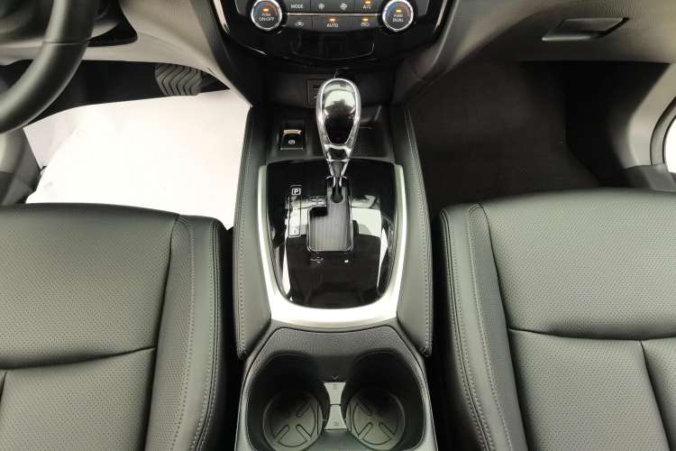Used Nissan X-Trail 2023 Classic 2.0L Two-Wheel Drive Smart Connect Premium Edition Gear Lever