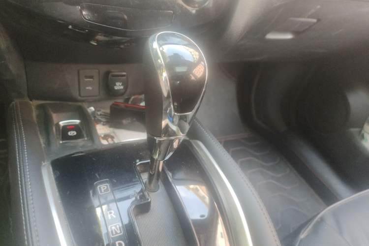 Used Nissan X-Trail 2023 Classic 2.0L Two-Wheel Drive Smart Connect & Comfort Edition Gear Lever