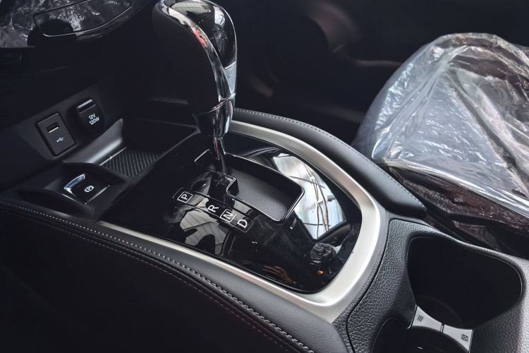 Used Nissan X-Trail 2023 Classic 2.0L Two-Wheel Drive Smart Connect Premium Edition Gear Lever