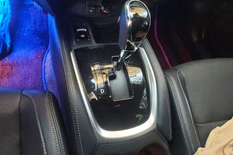 Used Nissan X-Trail 2023 Classic 2.0L Two-Wheel Drive Smart Connect Premium Edition Gear Lever