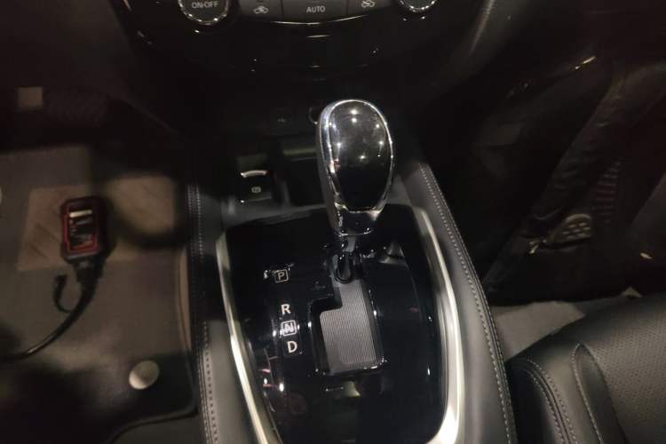 Used Nissan X-Trail 2023 Classic 2.0L Two-Wheel Drive Smart Connect Premium Edition Gear Lever