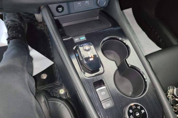 Used Nissan X-Trail 2023 e-POWER Ultra-Hybrid Dual-Motor All-Wheel-Drive Luxury Edition Gear Lever