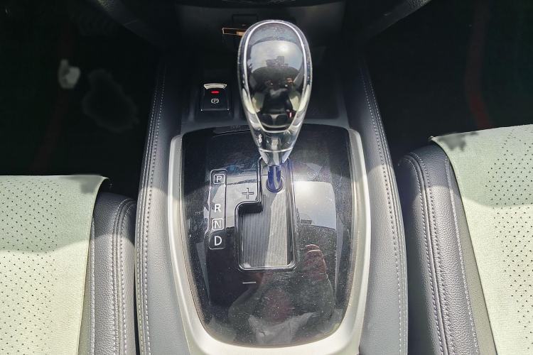 Used Nissan X-Trail 2023 Classic 2.0L Two-Wheel Drive Smart Connect & Comfort Edition Gear Lever