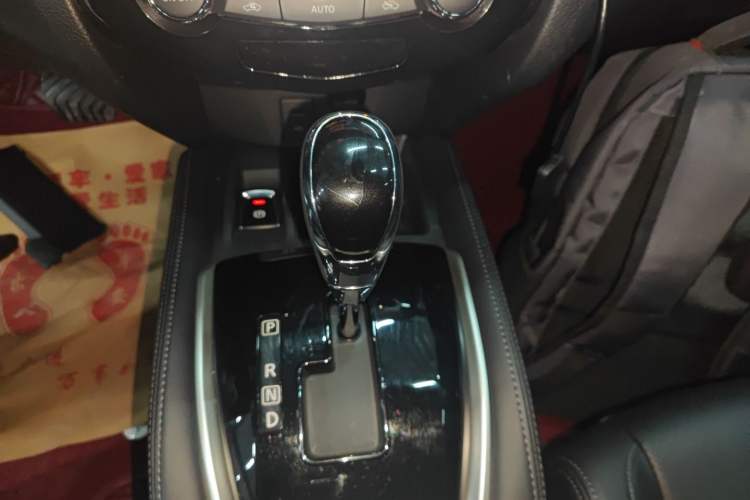 Used Nissan X-Trail 2023 Classic 2.0L Two-Wheel Drive Smart Connect Premium Edition Gear Lever