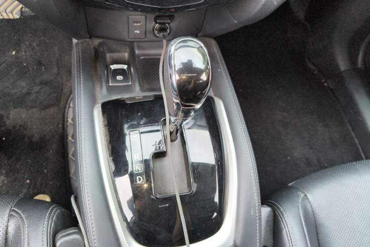 Used Nissan X-Trail 2023 Classic 2.0L Two-Wheel Drive Smart Connect Premium Edition Gear Lever