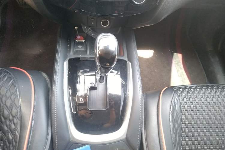 Used Nissan X-Trail 2023 Classic 2.0L Two-Wheel Drive Smart Connect & Comfort Edition Gear Lever