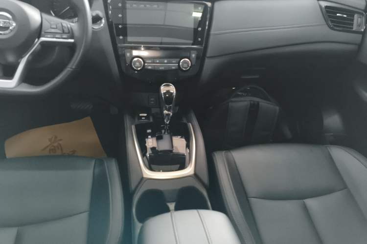 Used Nissan X-Trail 2023 Classic 2.0L Two-Wheel Drive Smart Connect Premium Edition Gear Lever