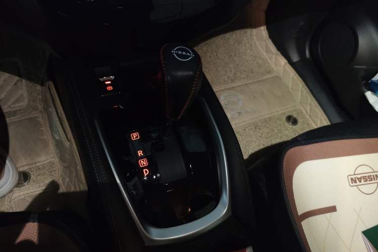 Used Nissan X-Trail 2023 Classic 2.0L Two-Wheel Drive Smart Connect & Comfort Edition Gear Lever