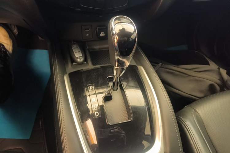 Used Nissan X-Trail 2023 Classic 2.0L Two-Wheel Drive Smart Connect Premium Edition Gear Lever